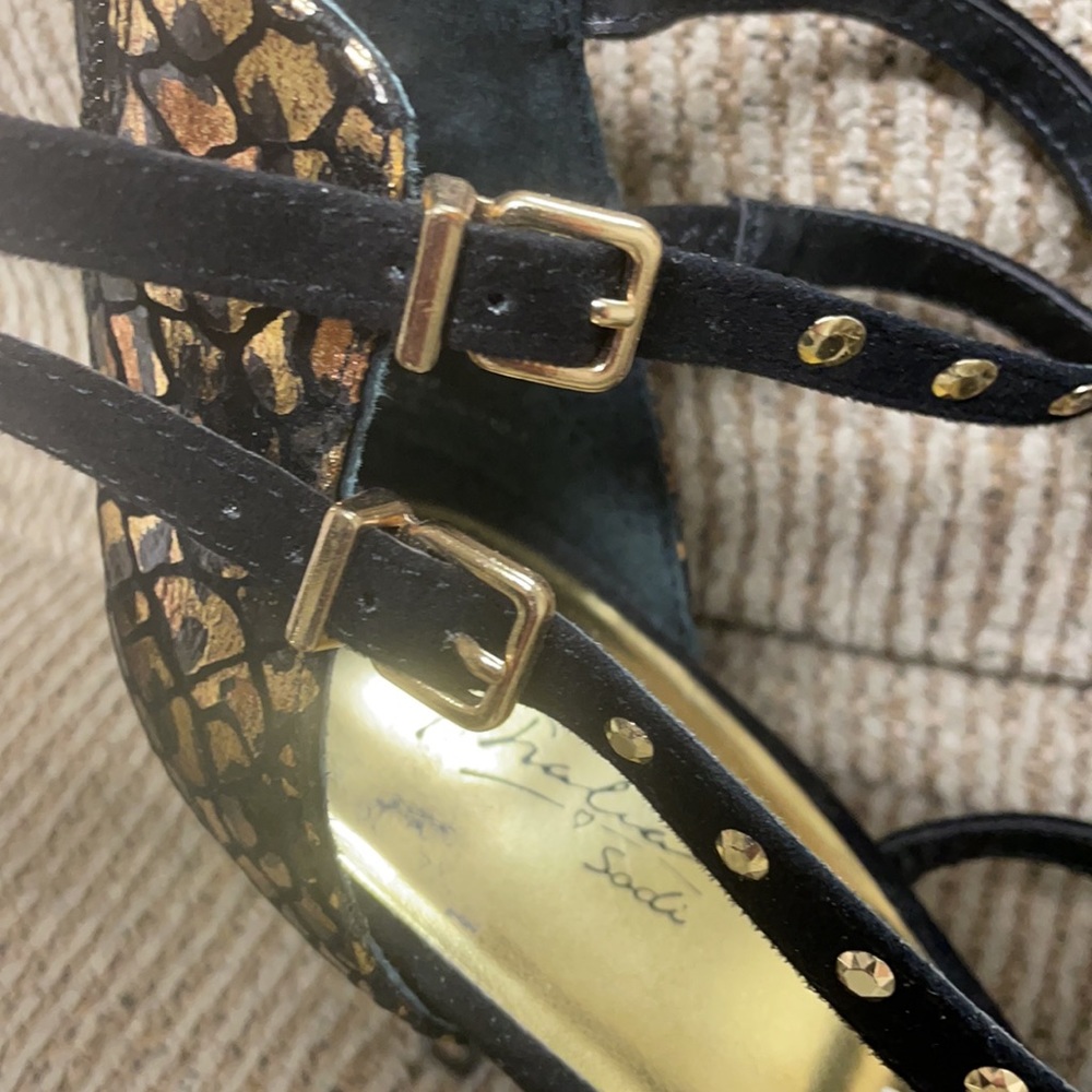 Gorgeous Leopard Print- Snake Print Embossed Heels - image 5